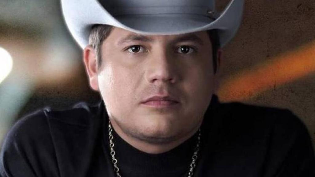 Comparan a Remmy Valenzuela con Lalo Mora por intentar besar a fan