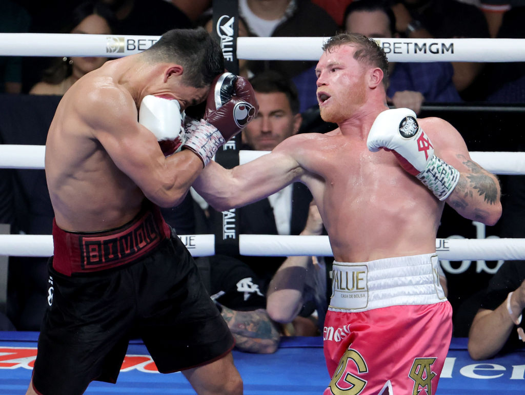 El "palomazo" de Canelo Álvarez y Diego Boneta con canción de Luis Miguel