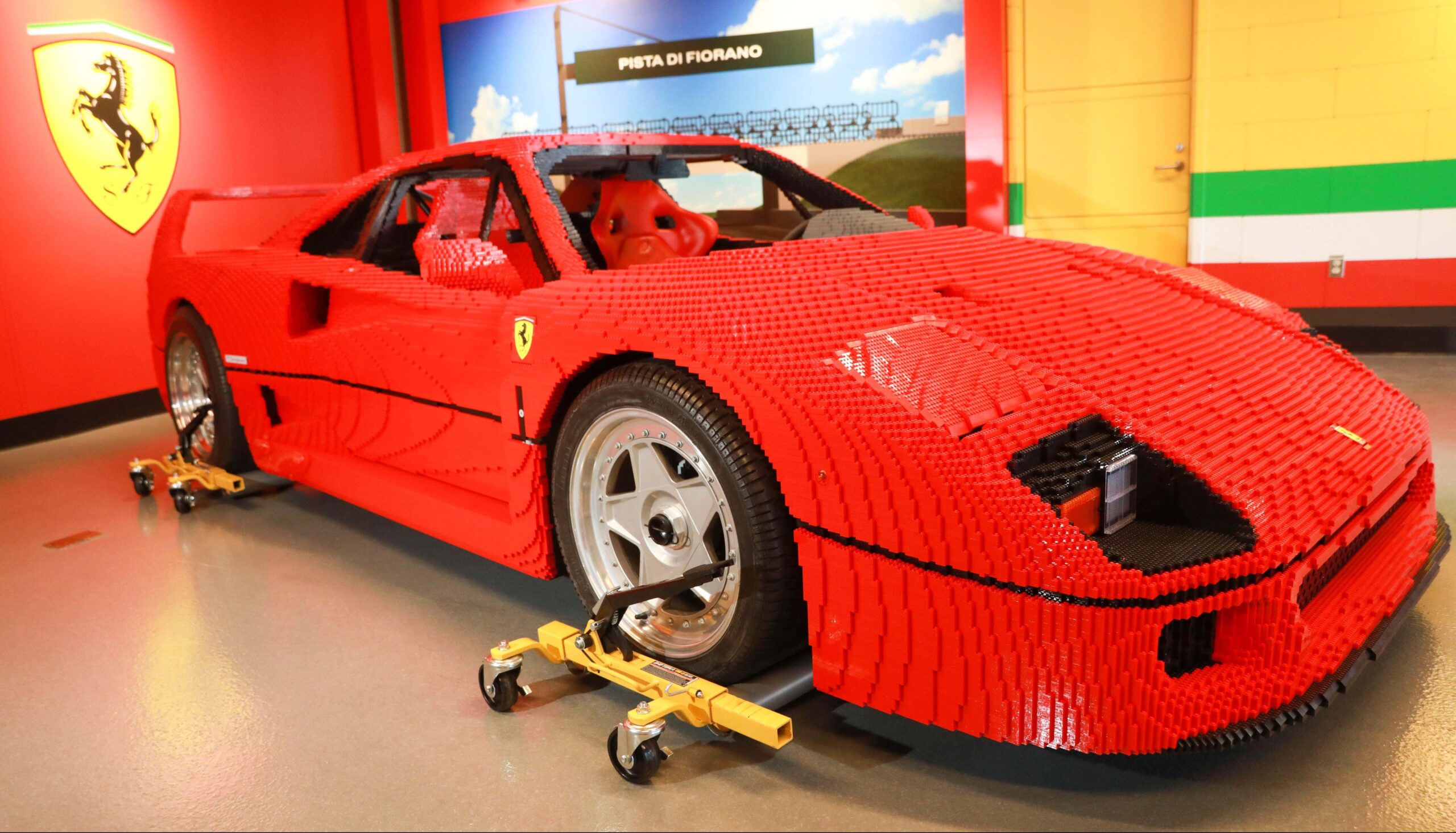 Conoce El Ferrari F40 De Tamao Real En Legoland California.jpg
