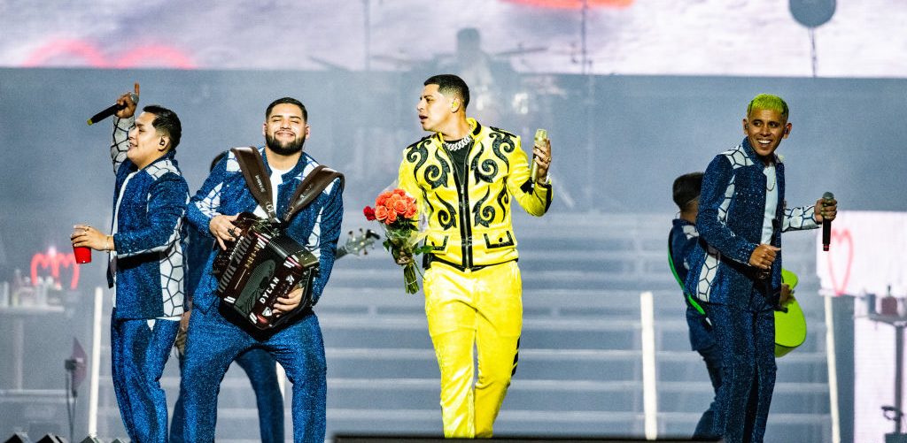 Fans acusan a Grupo Firme de hacer playback durante presentación