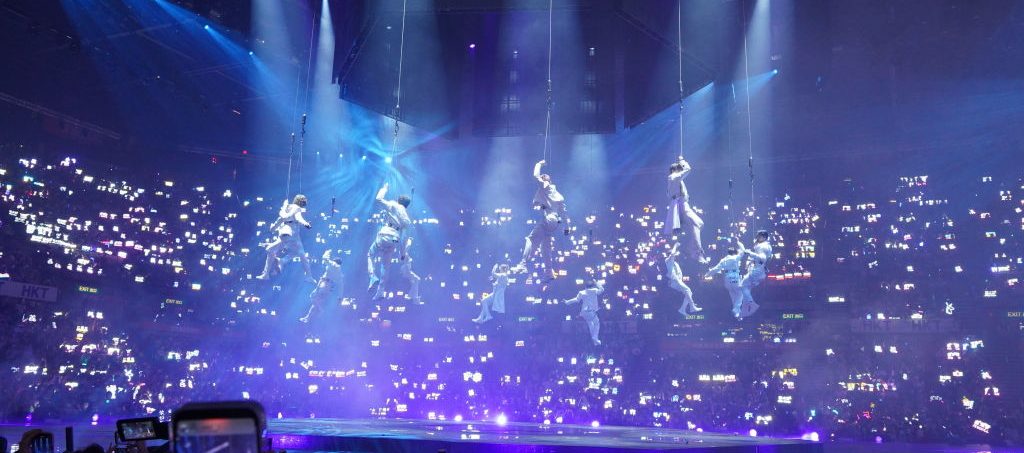 ¿Qué pasó con los bailarines de Mirror tras caída de pantalla gigante?