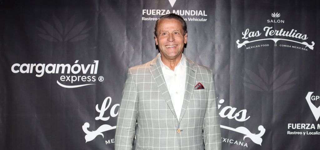 Alfredo Adame fue agredido y herido de gravedad por varios "maleantes"