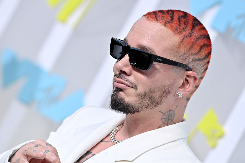 ¿Qué tuvo que hacer J Balvin para tomarse una foto con el Papa Francisco?