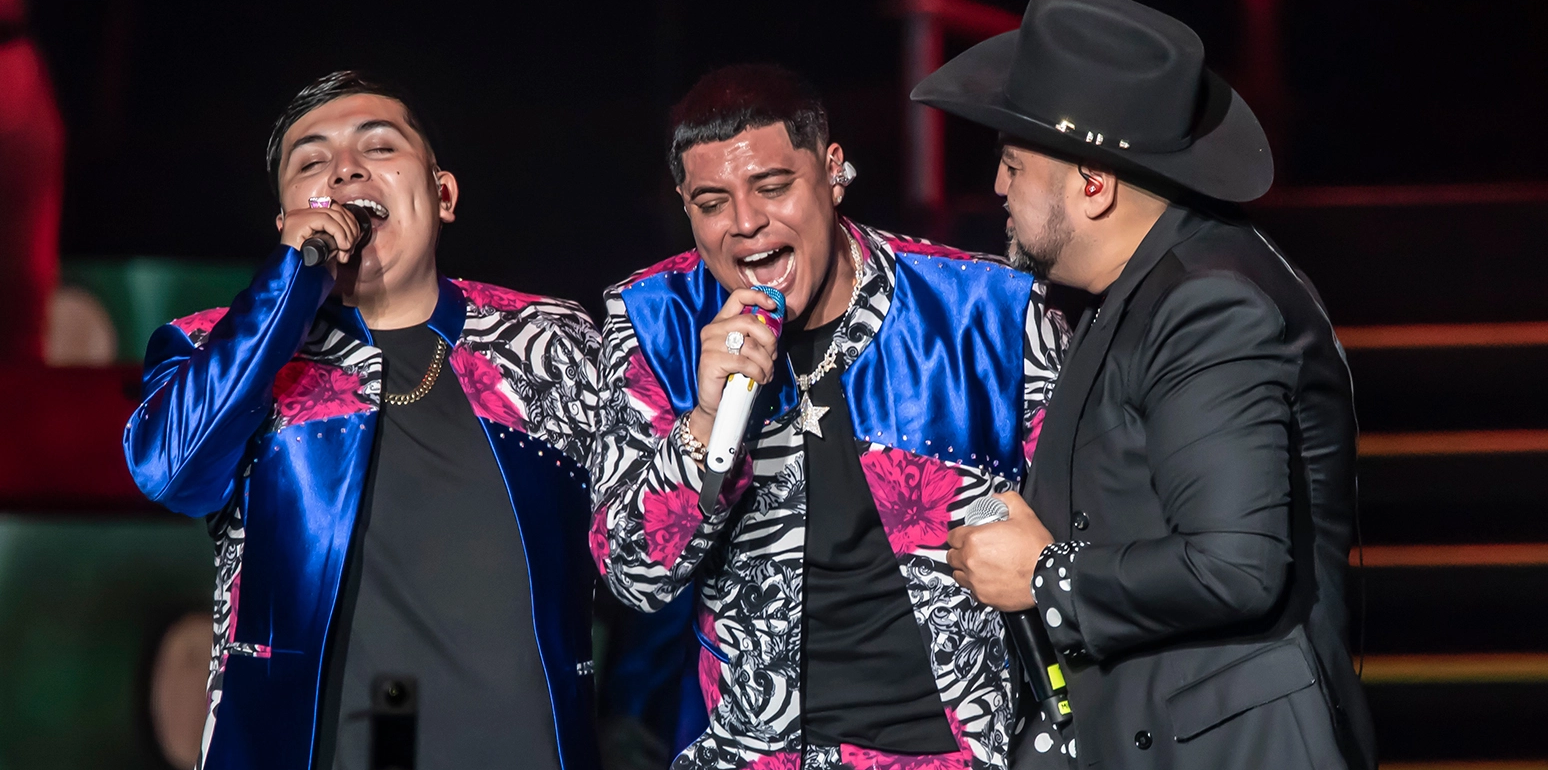 Integrantes de Grupo Firme se pelearon en pleno concierto