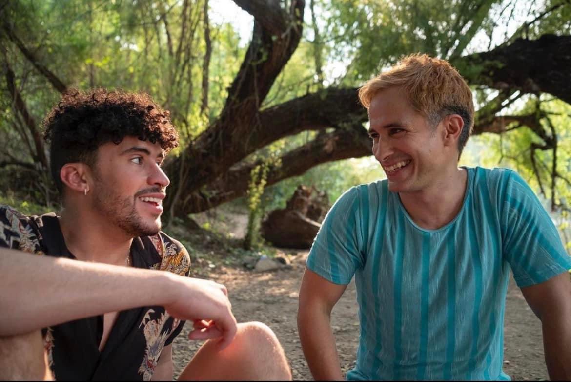 Gael García y Bad Bunny debutan como pareja en el tráiler de 'Cassandro'