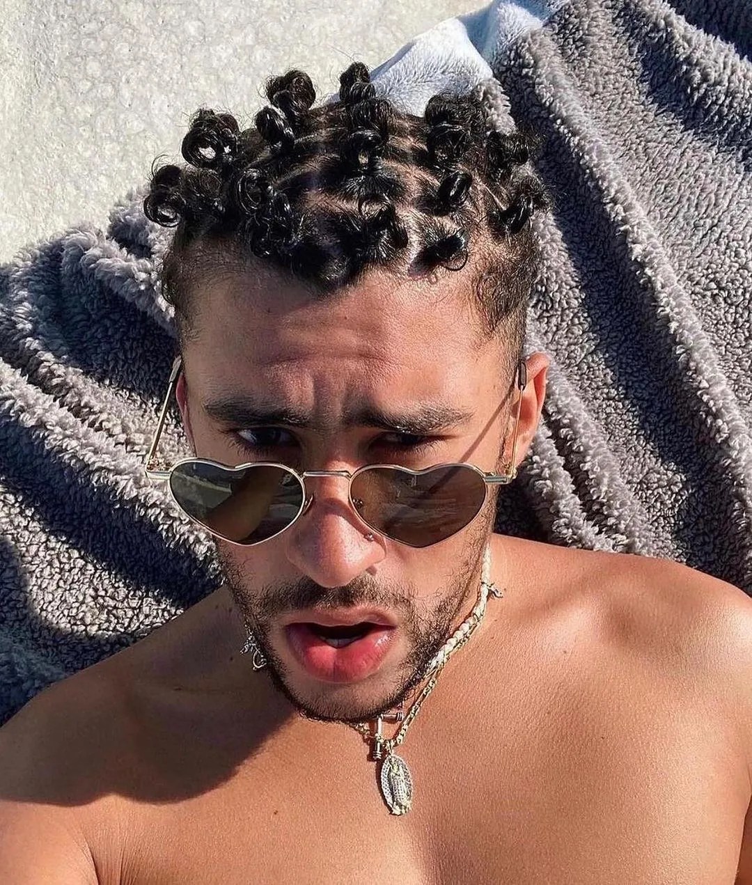 Bad Bunny enfureció luego de que hicieran una canción con su voz en IA